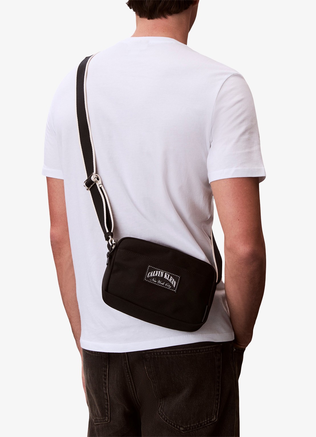 Calvin Klein Crossbodytas met logo en verstelbare schouderriem - voorkant 4 zwart