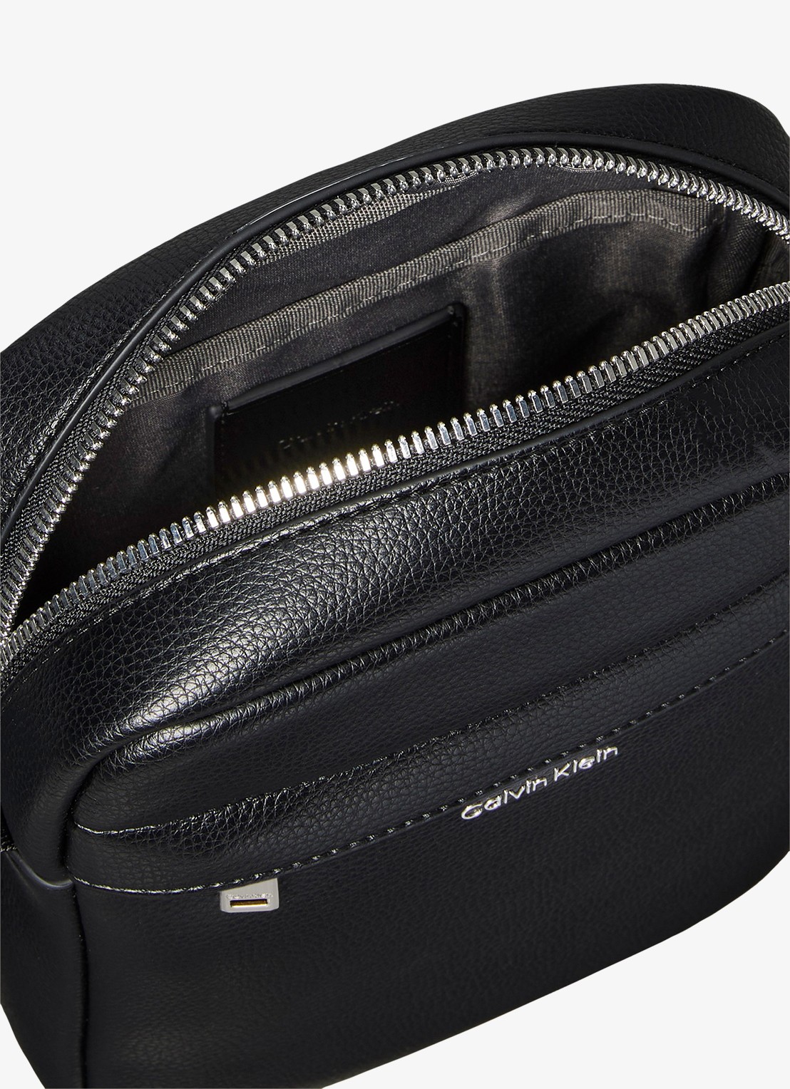 Calvin Klein Crossbodytas met verstelbare schouderriem en logo - detail 2 zwart