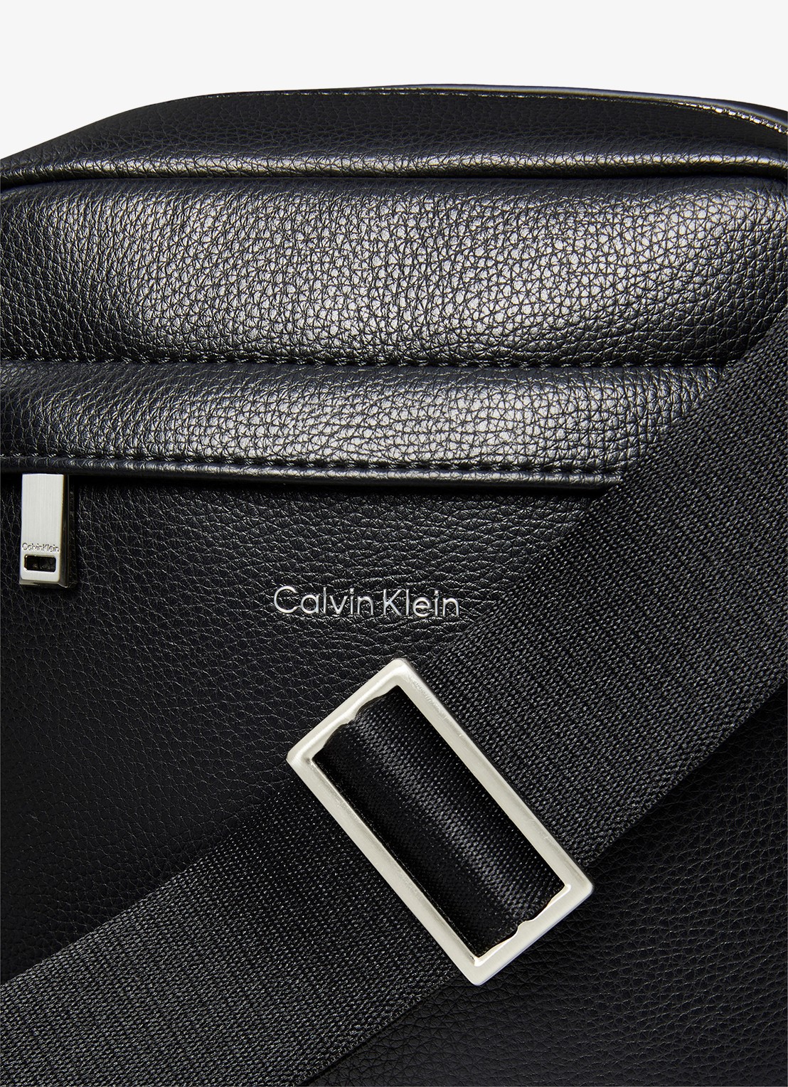 Calvin Klein Crossbodytas met verstelbare schouderriem en logo - detail 3 zwart