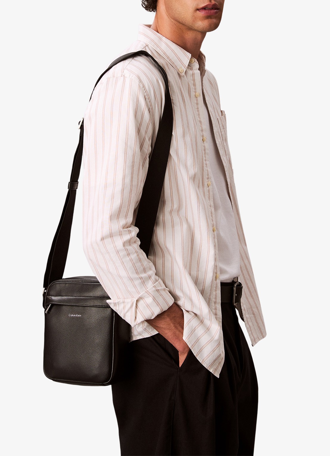 Calvin Klein Crossbodytas met verstelbare schouderriem en logo - voorkant 5 zwart