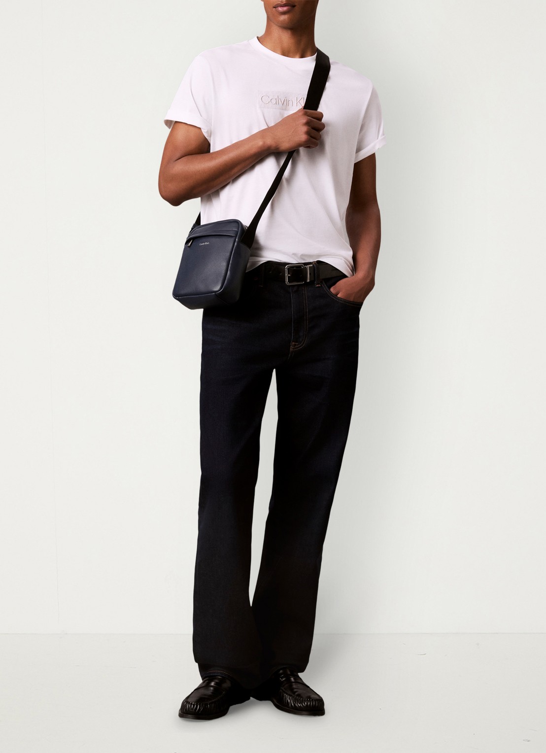 Calvin Klein Crossbodytas met verstelbare schouderriem en logo - voorkant 3 blue nights-cci