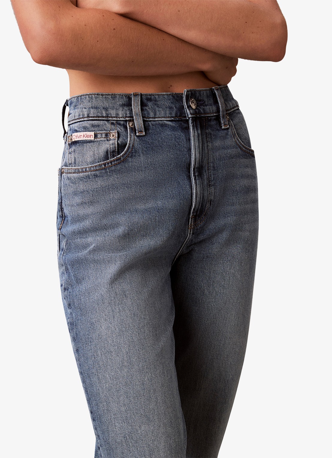 Calvin Klein High waist cropped mom jeans met medium wassing - detail 5 donkerblauw