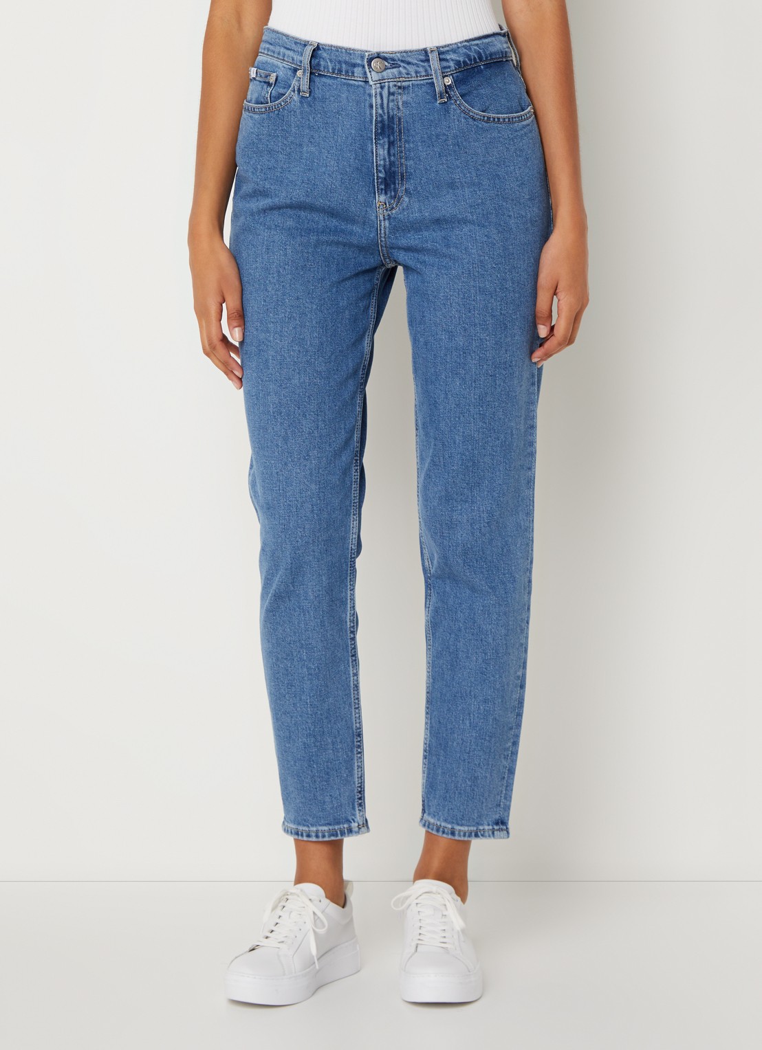 Calvin Klein High waist cropped mom jeans met medium wassing - detail indigo