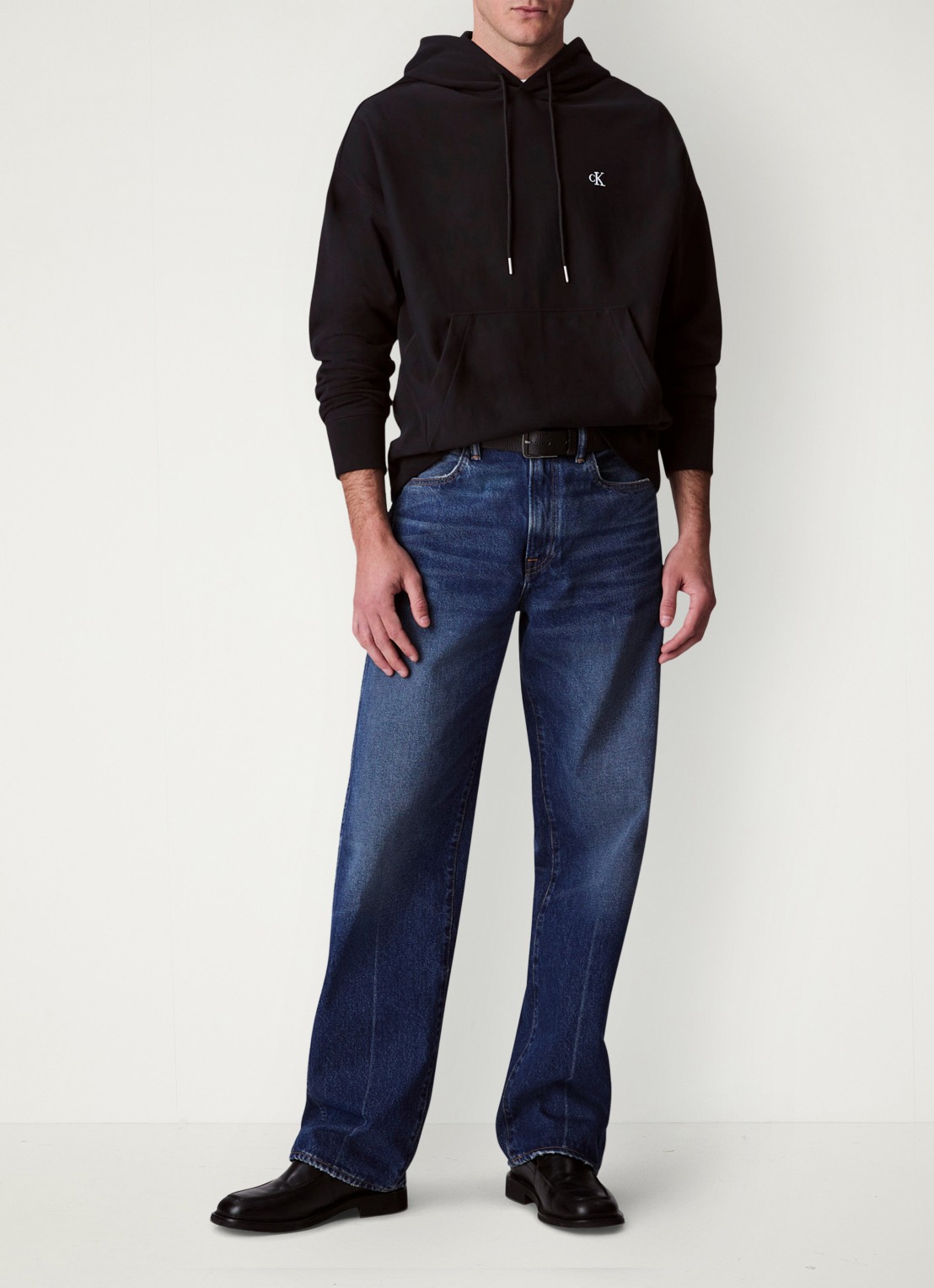Calvin Klein Hoodie met logoborduring - voorkant 3 zwart