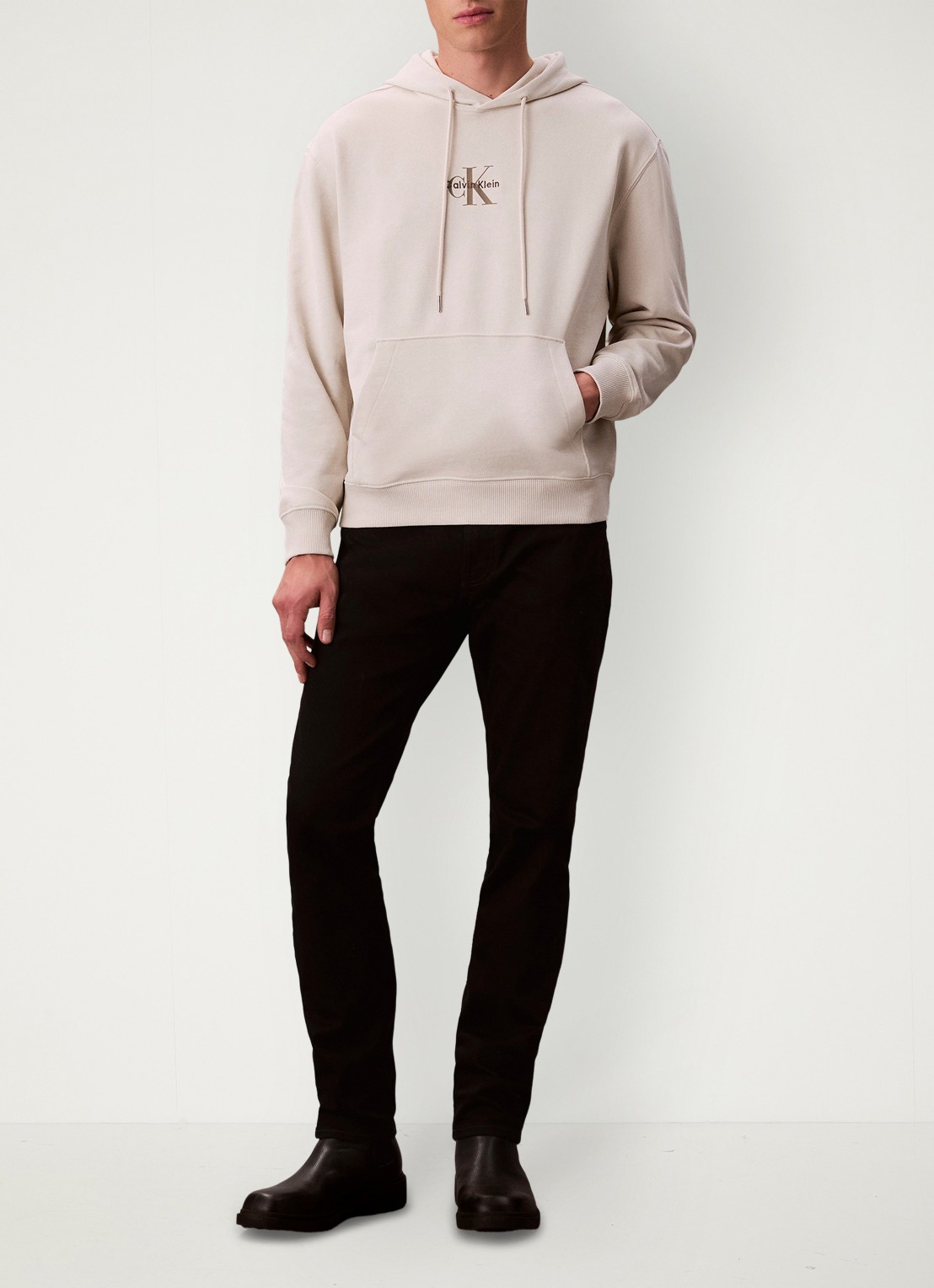Calvin Klein Hoodie met logoborduring - voorkant 2 beige