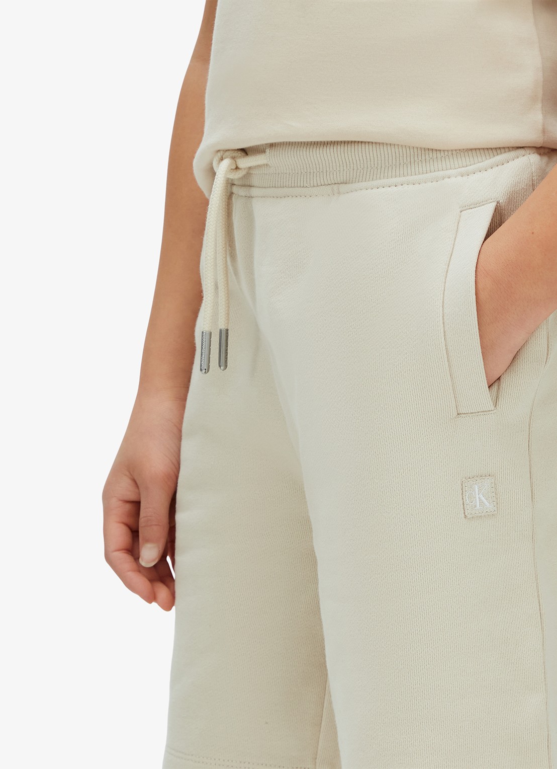 Calvin Klein Korte joggingbroek met logoborduring - detail 4 beige