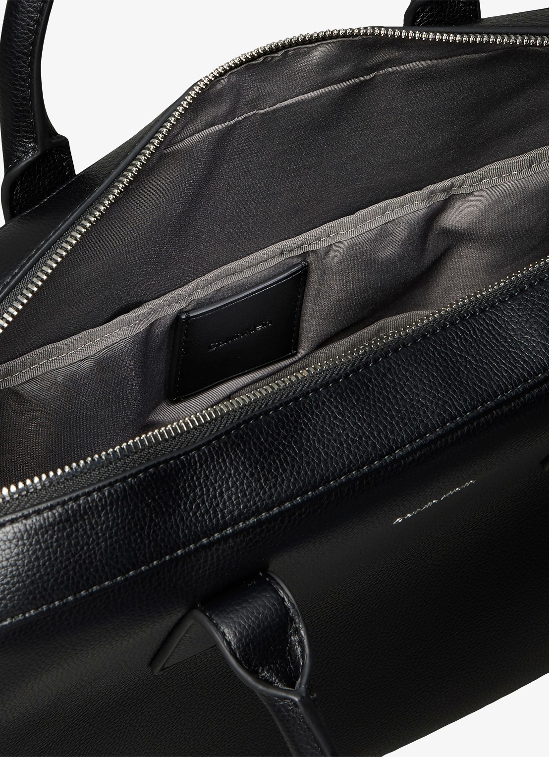 Calvin Klein Laptoptas met logo - detail 3 black-ub1 /  zwart