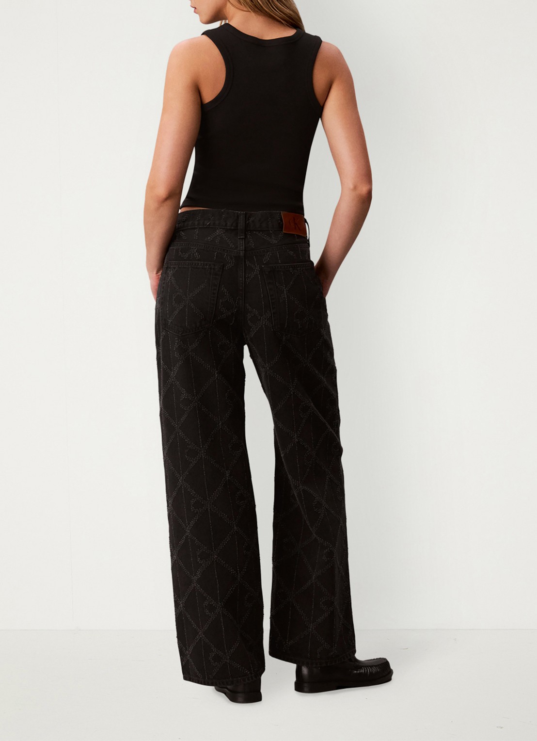 Calvin Klein Low waist wide fit jeans met logoprint - achterkant 7 zwart