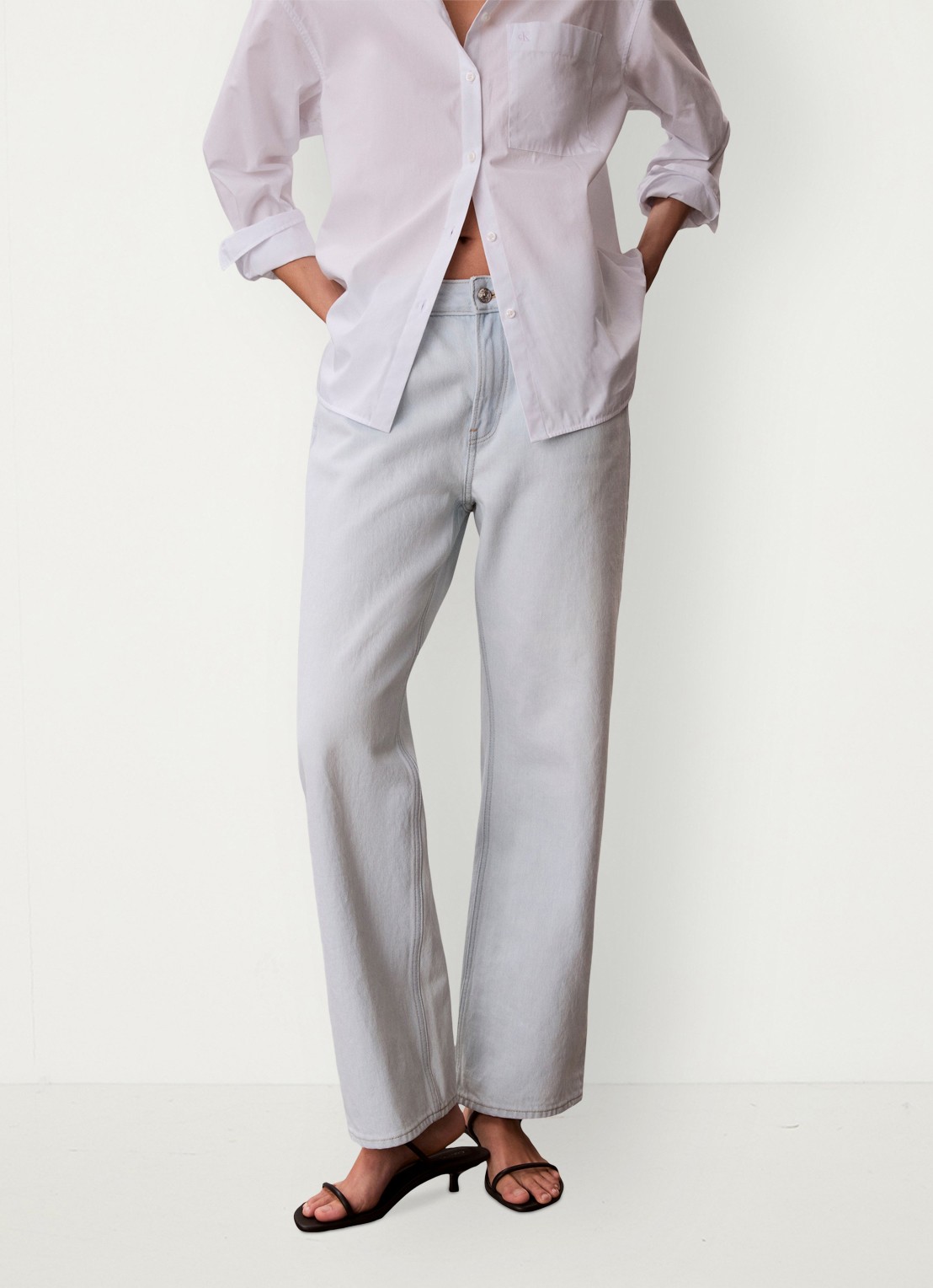 Calvin Klein Mid waist straight fit jeans met lichte wassing - detail 2 denim