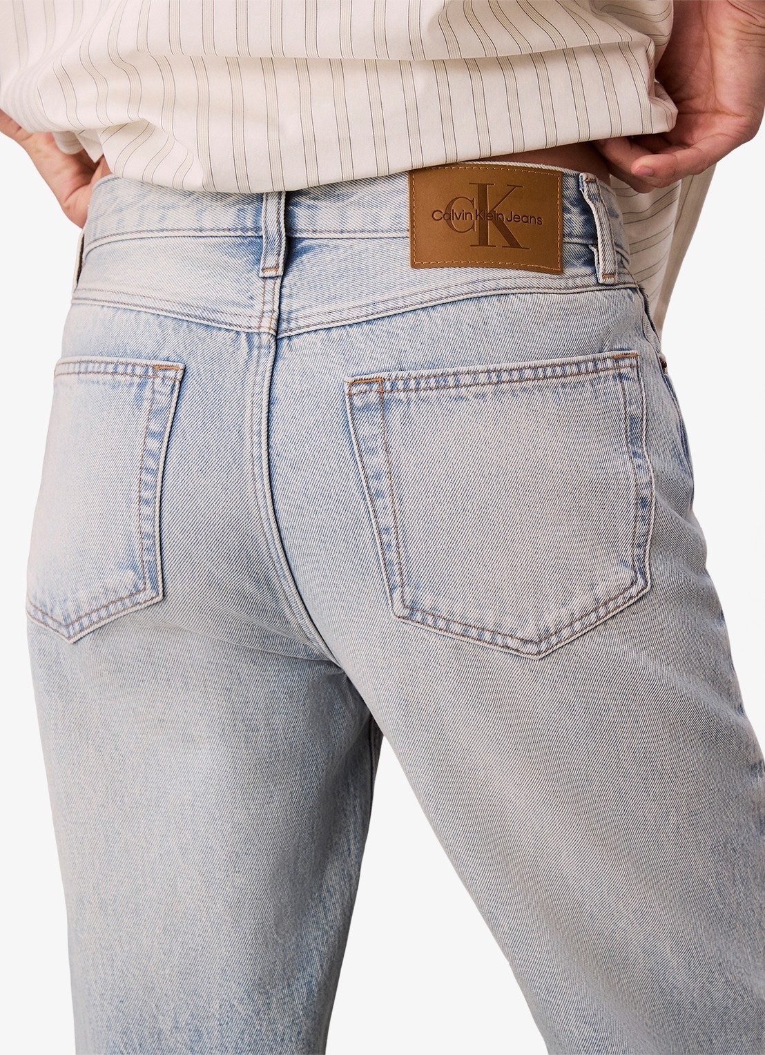 Calvin Klein Mid waist straight fit mom jeans met logo - detail 2 denim