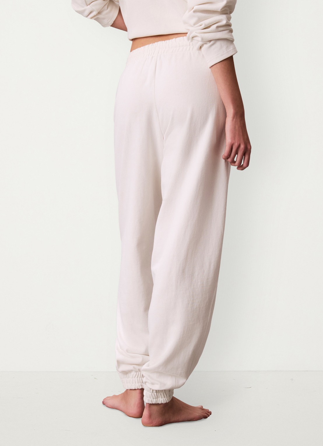Calvin Klein Mid waist tapered fit joggingsbroek met logo - detail 2 wit