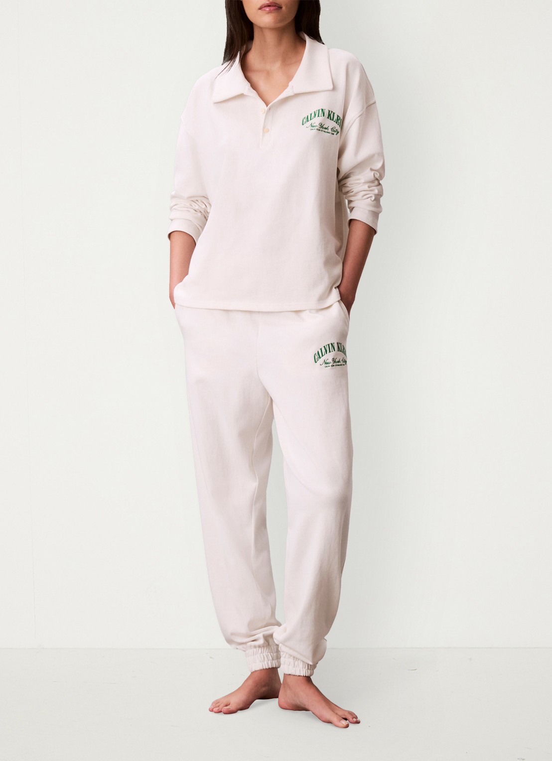 Calvin Klein Mid waist tapered fit joggingsbroek met logo - voorkant 6 wit