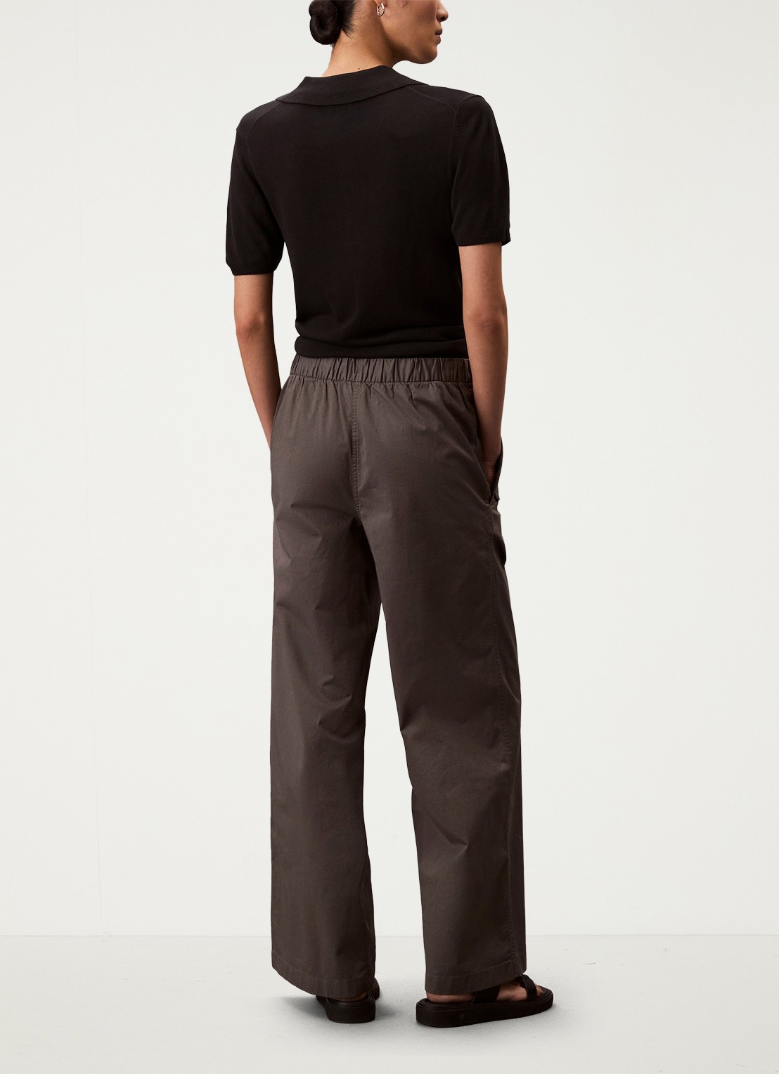 Calvin Klein Mid waist wide fit cargobroek met steekzakken - achterkant donkergrijs