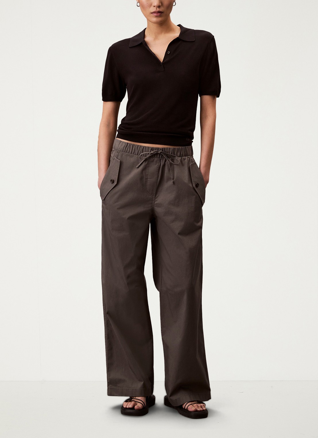 Calvin Klein Mid waist wide fit cargobroek met steekzakken - voorkant 2 donkergrijs