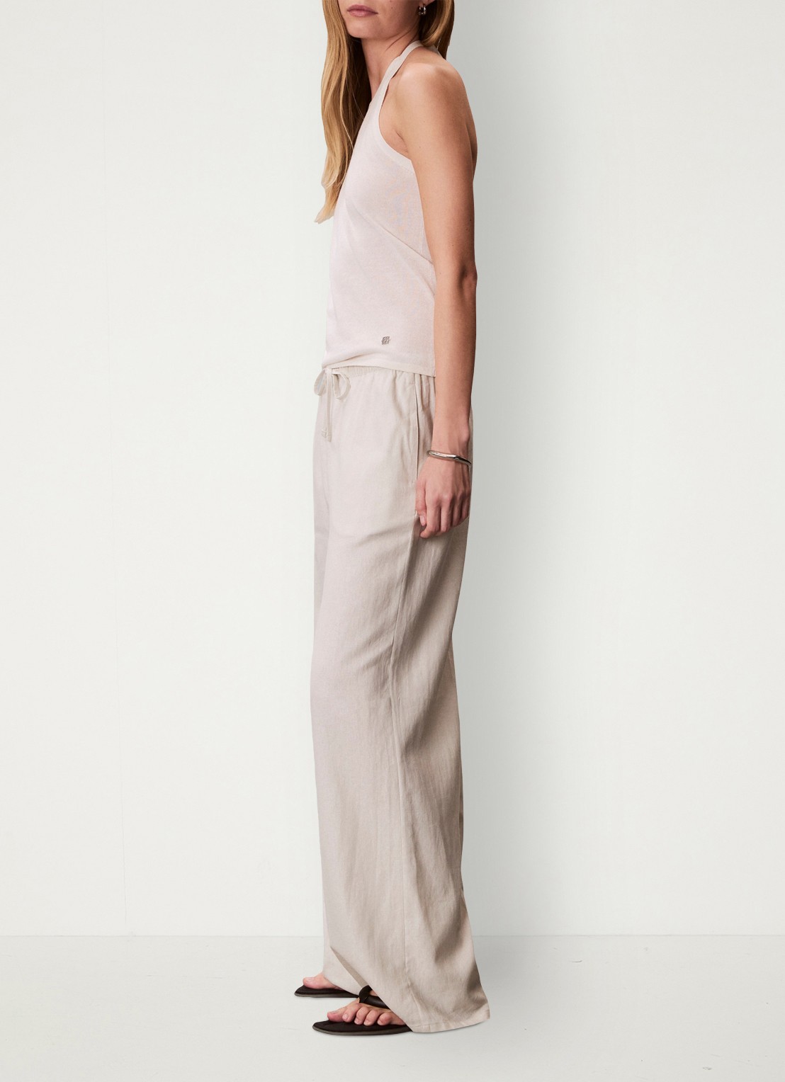 Calvin Klein Mid waist wide fit pantalon in linnenblend - detail 4 beige