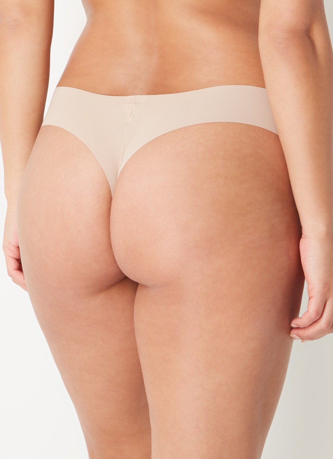 Calvin Klein Naadloze string - achterkant 6 donkerbeige
