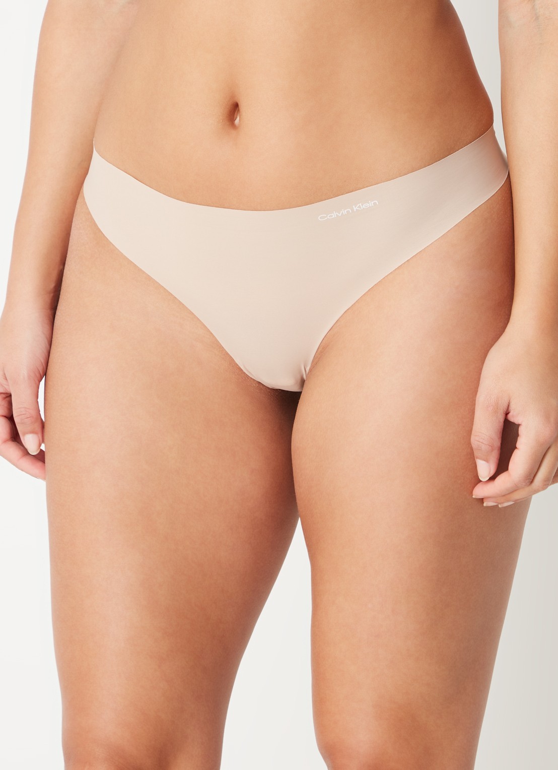 Calvin Klein Naadloze string - detail 3 donkerbeige
