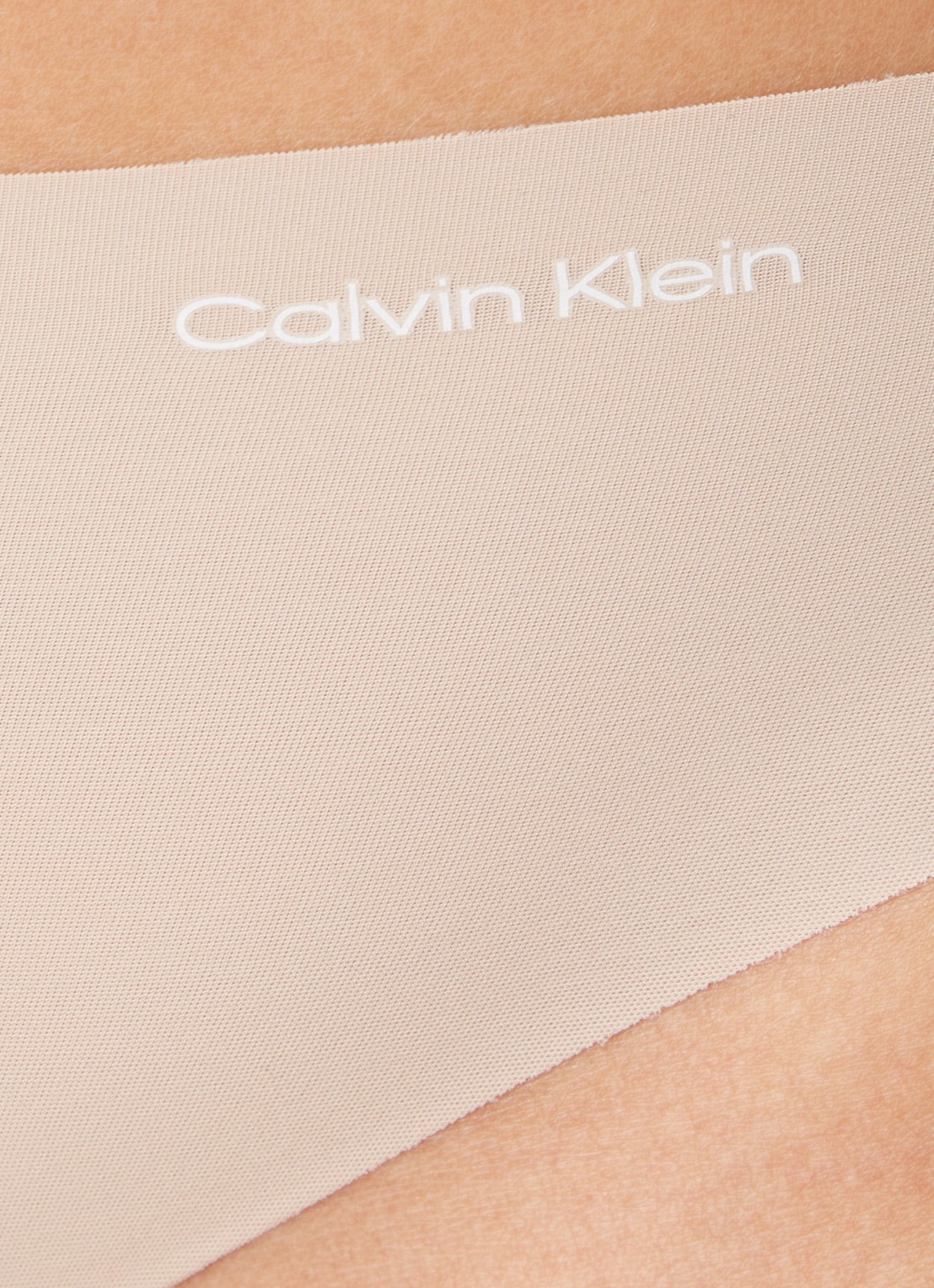 Calvin Klein Naadloze string - detail 4 donkerbeige