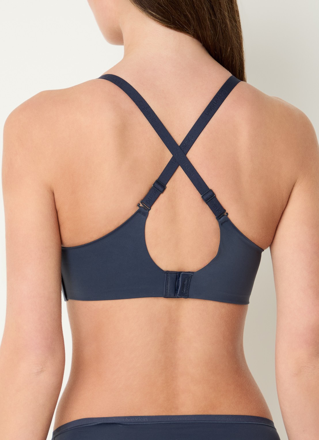 Calvin Klein Perfectly Fit beugelloze plunge T-shirt bh - detail 3 grijsmele