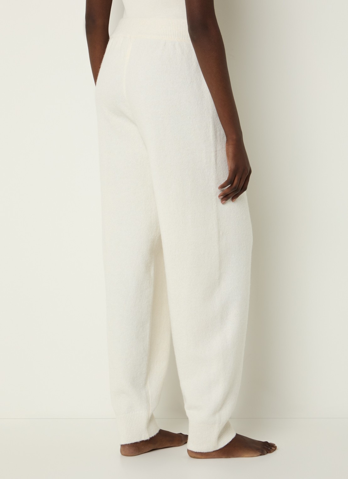 Calvin Klein Plush high waist tapered fit fijngebreide joggingbroek in wolblend - achterkant gebroken wit