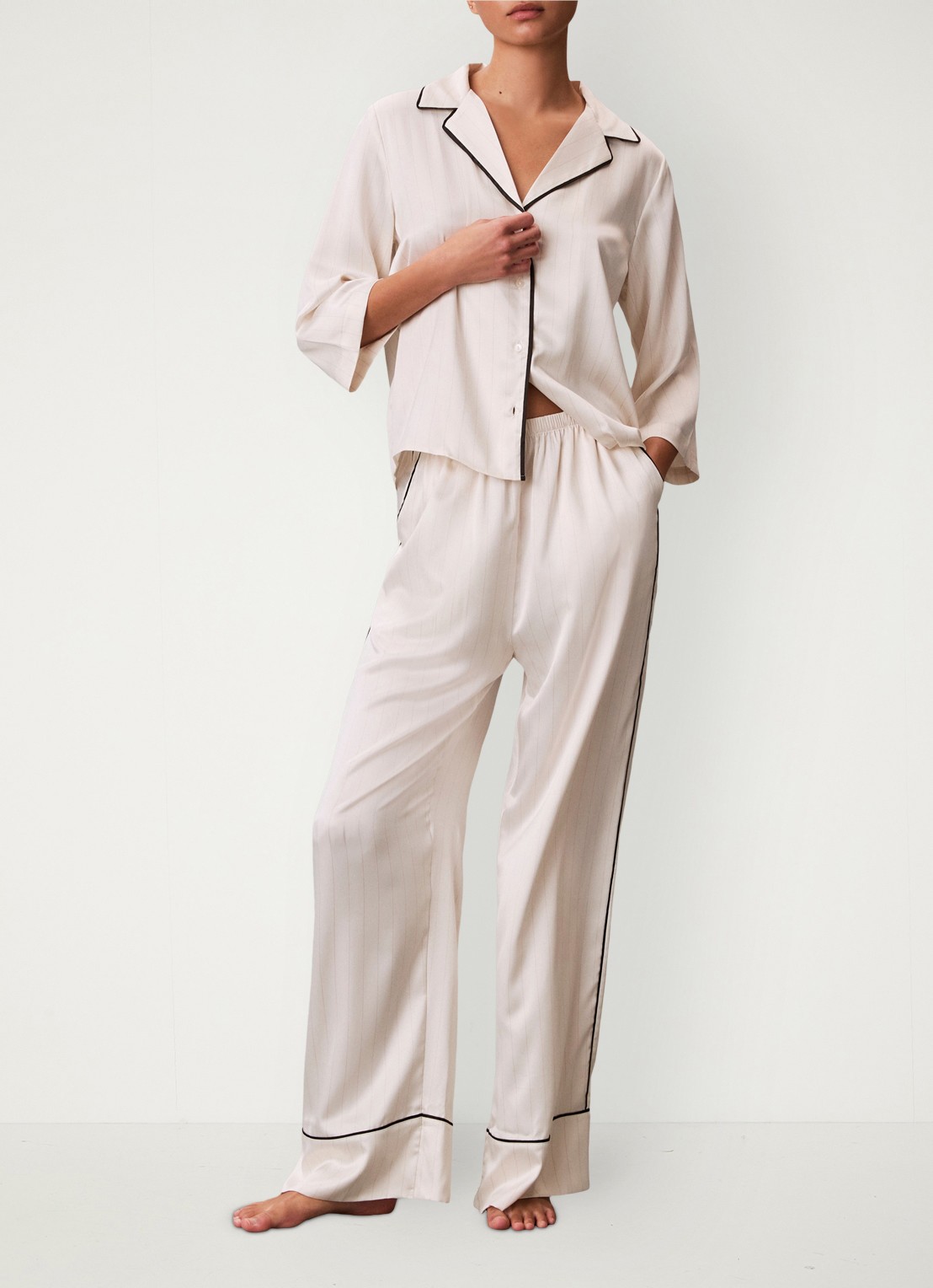 Calvin Klein Pyjamabroek van satijn - voorkant 2 beige