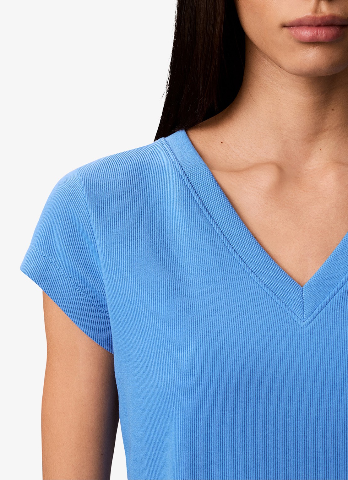 Calvin Klein Ribgebreid cropped T-shirt met V-hals - detail 5 marina-cg1 /  blauw