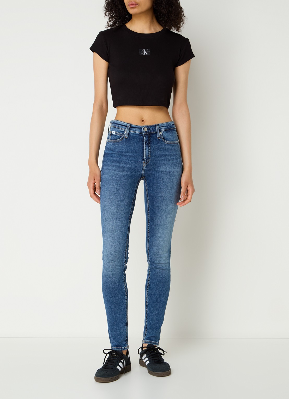 Calvin Klein Ribgebreide crop top met logo - voorkant 4 zwart