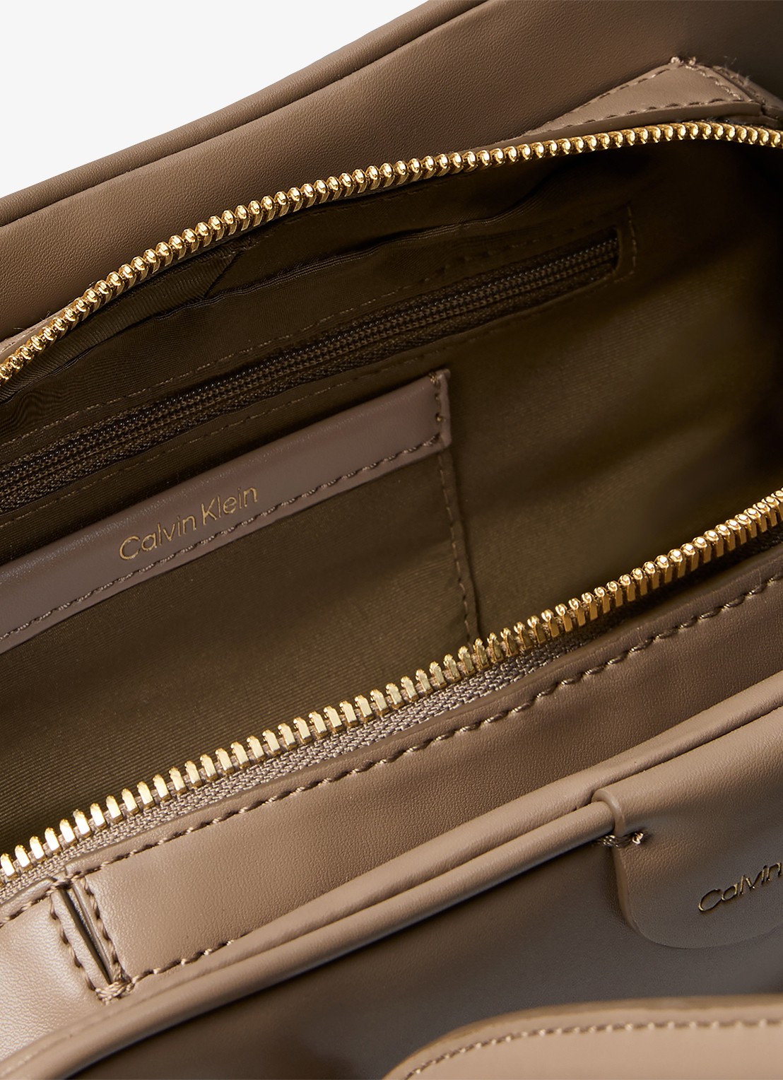 Calvin Klein Schoudertas met logo - detail 3 desert taupe-vfu /  beige