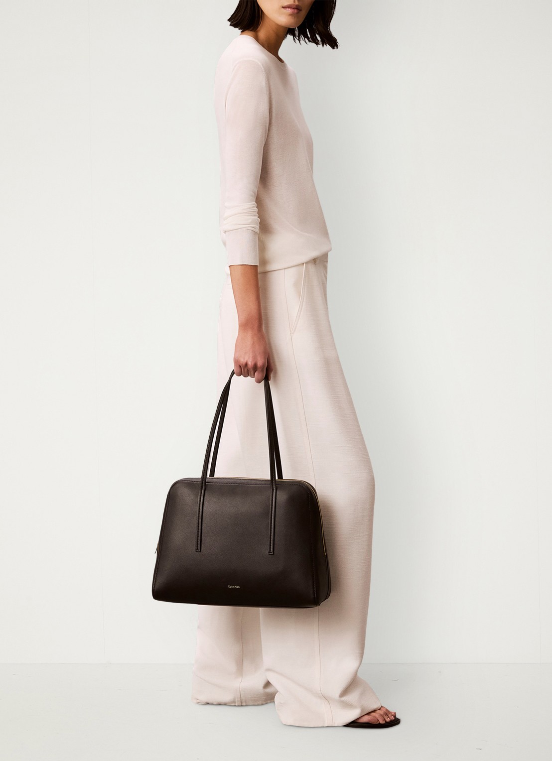 Calvin Klein Schoudertas met logo - voorkant 2 zwart