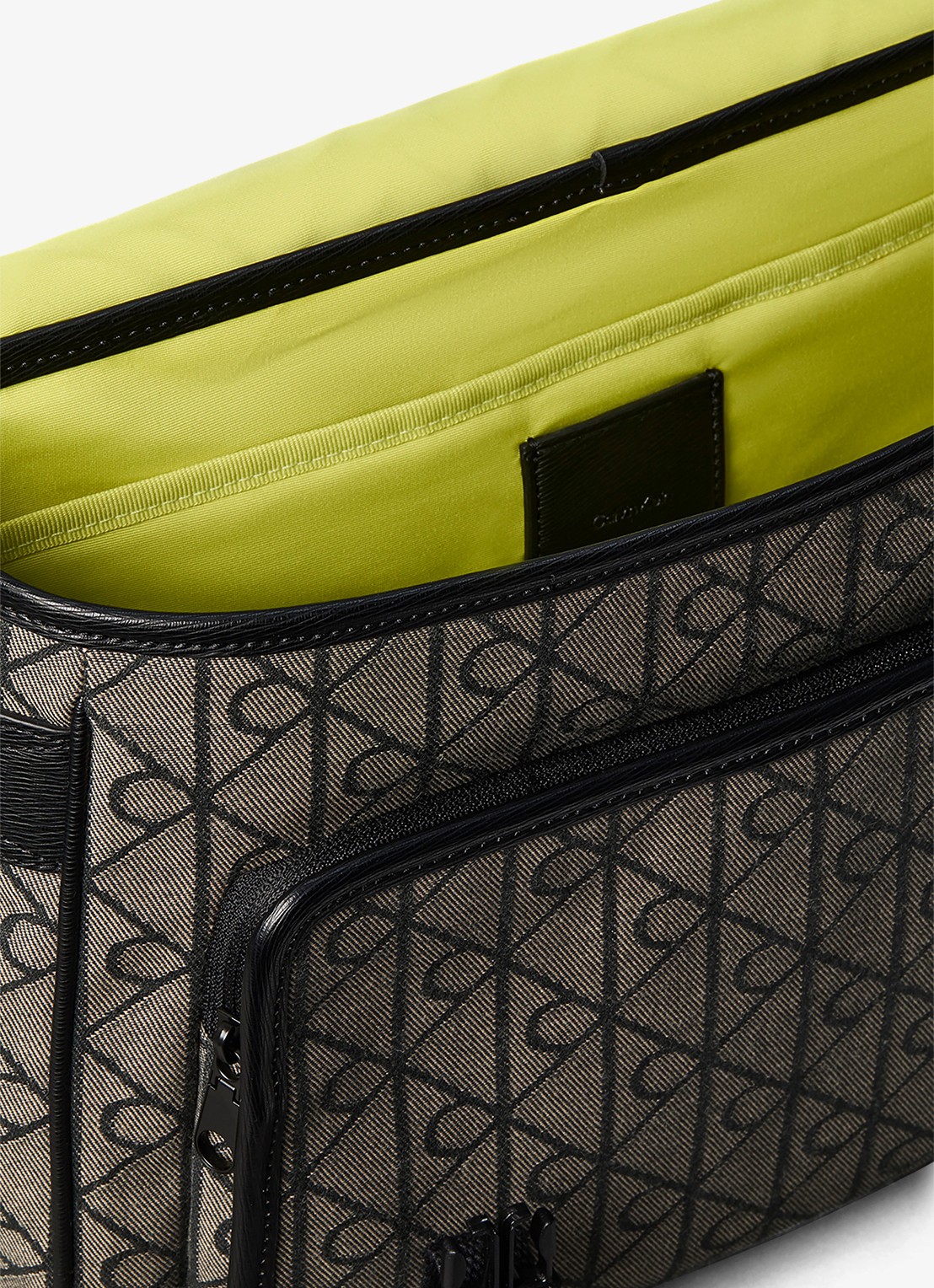 Calvin Klein Schoudertas met logoprint - detail 4 zwart