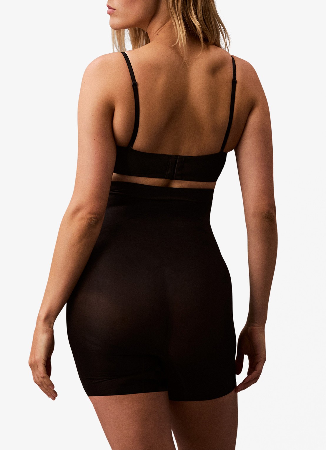 Calvin Klein Secure Sculpt high waisted corrigerende short - achterkant 3 zwart