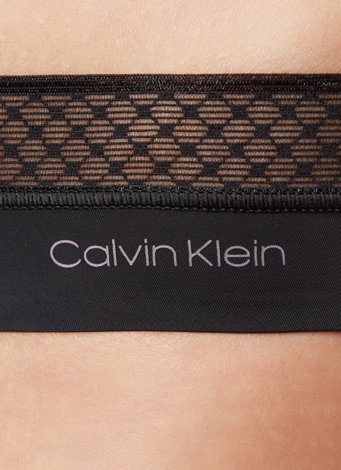 Calvin Klein Seductive Comfort string met kant - detail 2 zwart