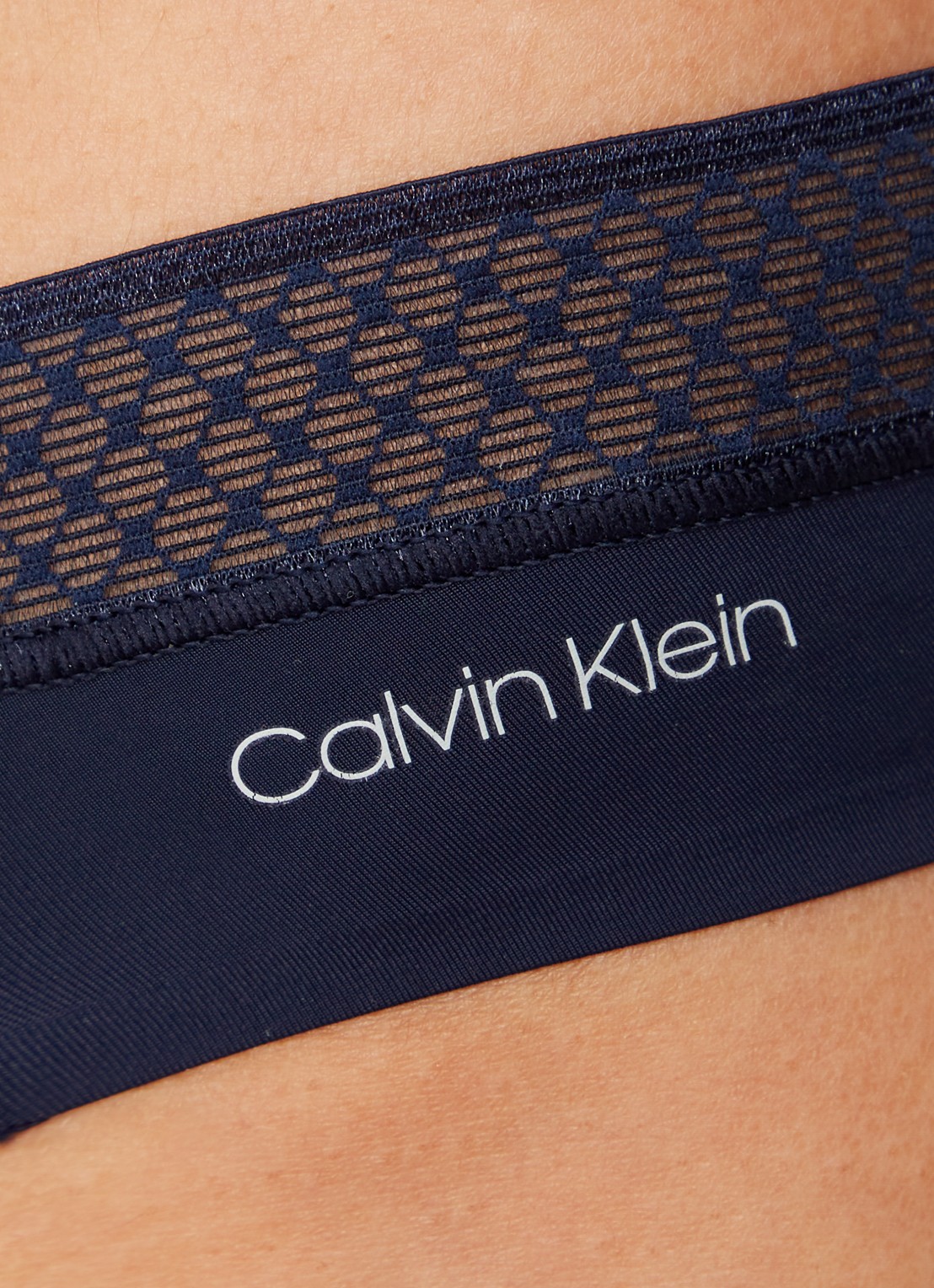 Calvin Klein Seductive Comfort string met kant - detail 2 blauw