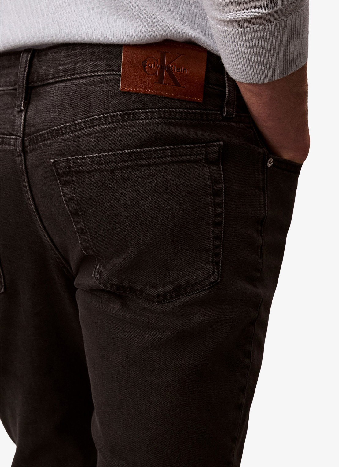 Calvin Klein Slim fit jeans met steekzakken - detail 5 donkergrijs