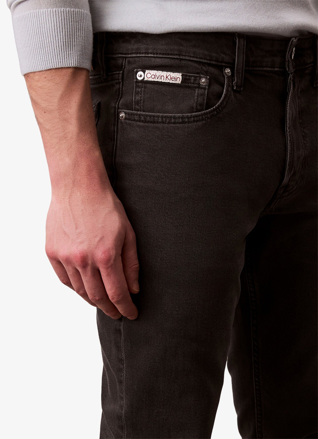 Calvin Klein Slim fit jeans met steekzakken - detail 7 donkergrijs
