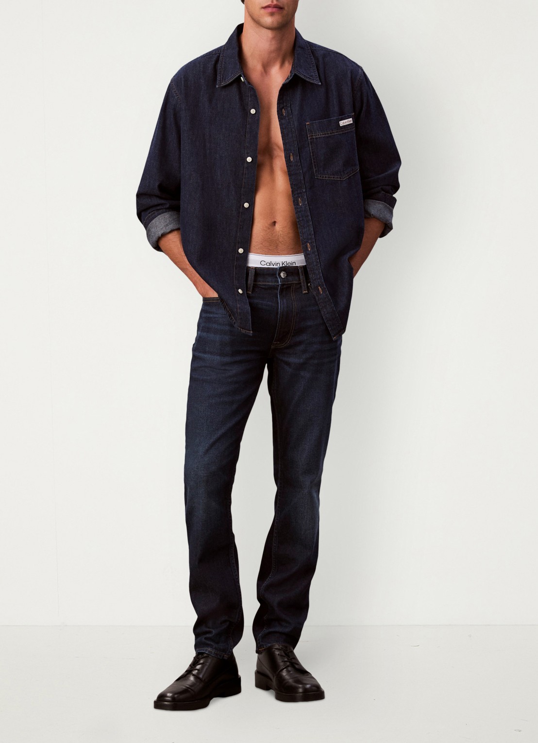 Calvin Klein Slim fit jeans met steekzakken - voorkant 2 indigo