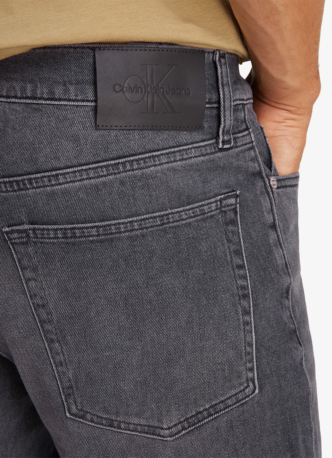 Calvin Klein Slim fit korte broek van denim met gekleurde wassing - detail 5 antraciet