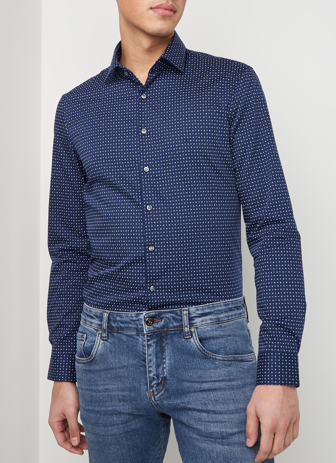 Calvin Klein Slim fit overhemd met stippendessin - detail 3 donkerblauw