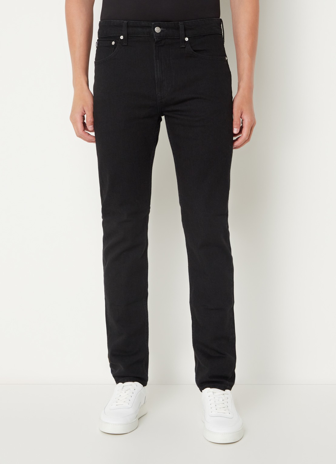 Calvin Klein Slim fit tapered jeans met gekleurde wassing - detail 4 zwart