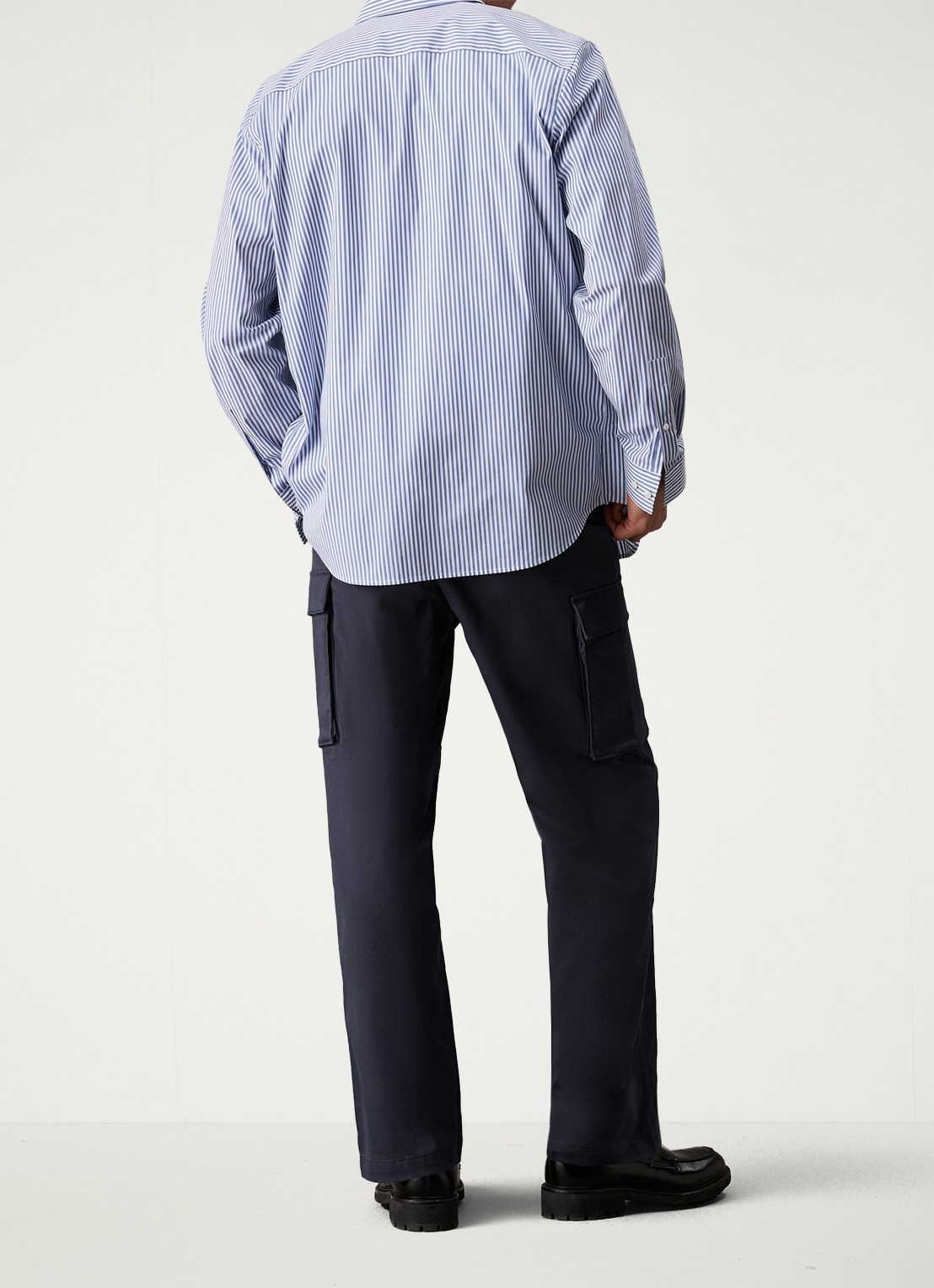 Calvin Klein Straight fit cargobroek met steekzakken - achterkant 5 donkerblauw