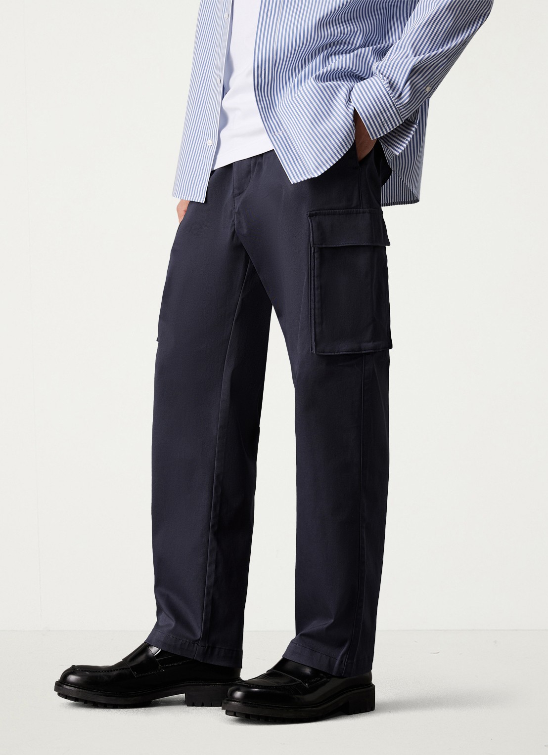 Calvin Klein Straight fit cargobroek met steekzakken - detail donkerblauw