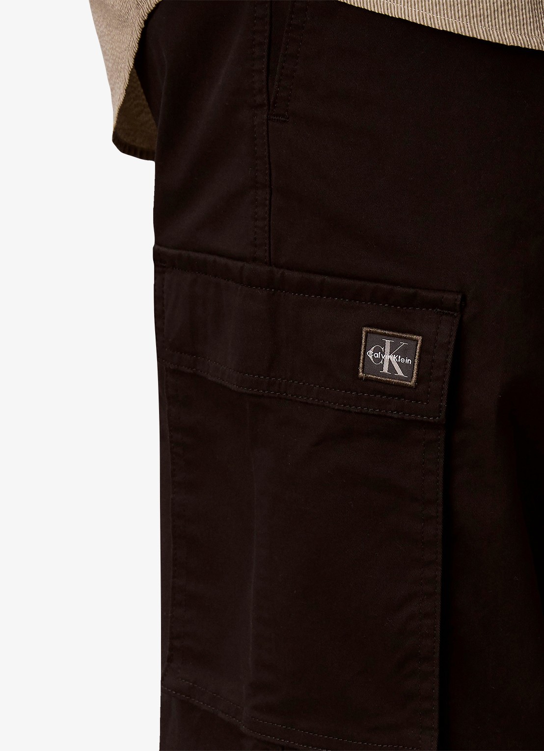 Calvin Klein Straight fit cargobroek met steekzakken - detail zwart