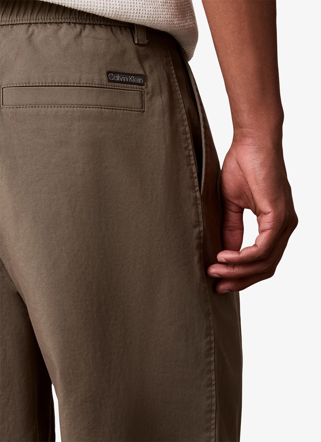 Calvin Klein Straight fit chino met plooien - detail 4 olijfgroen