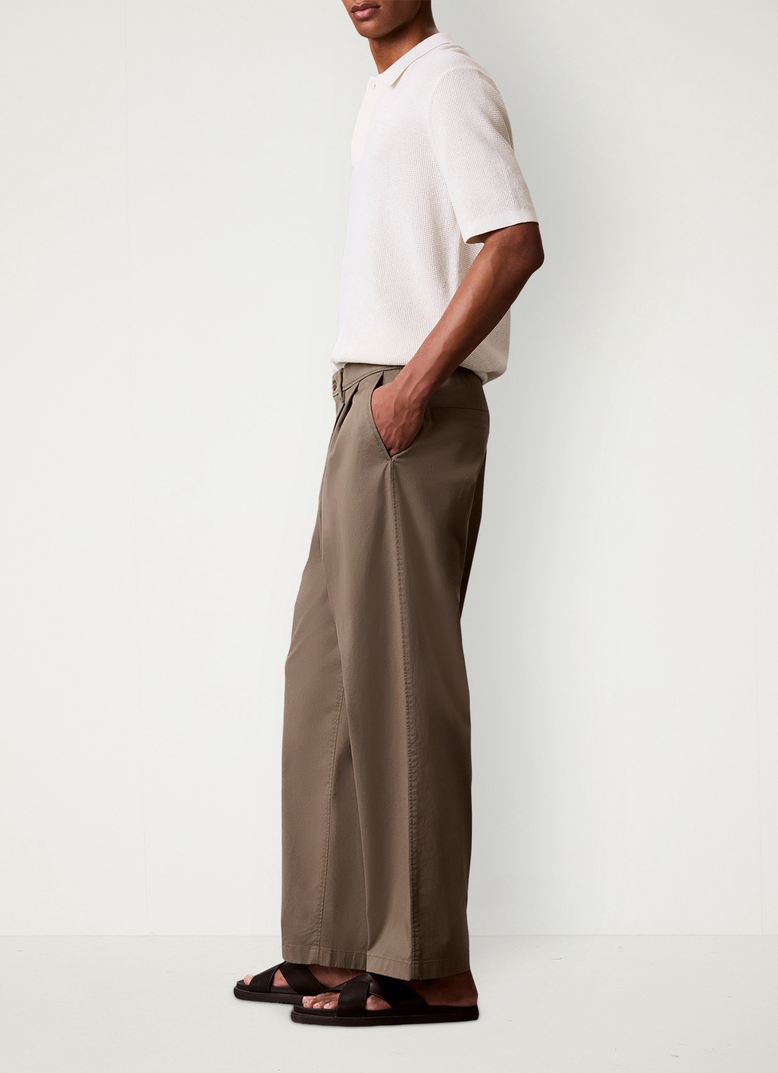 Calvin Klein Straight fit chino met plooien - voorkant 6 olijfgroen