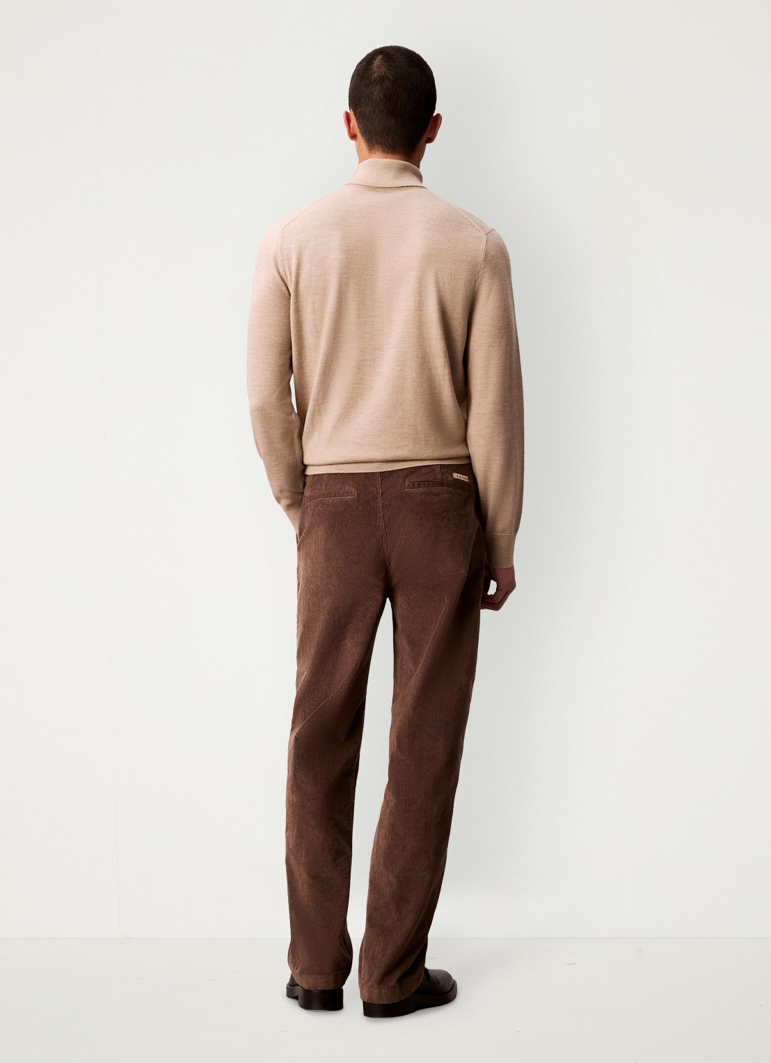 Calvin Klein Straight fit chino van corduroy  - achterkant bruin