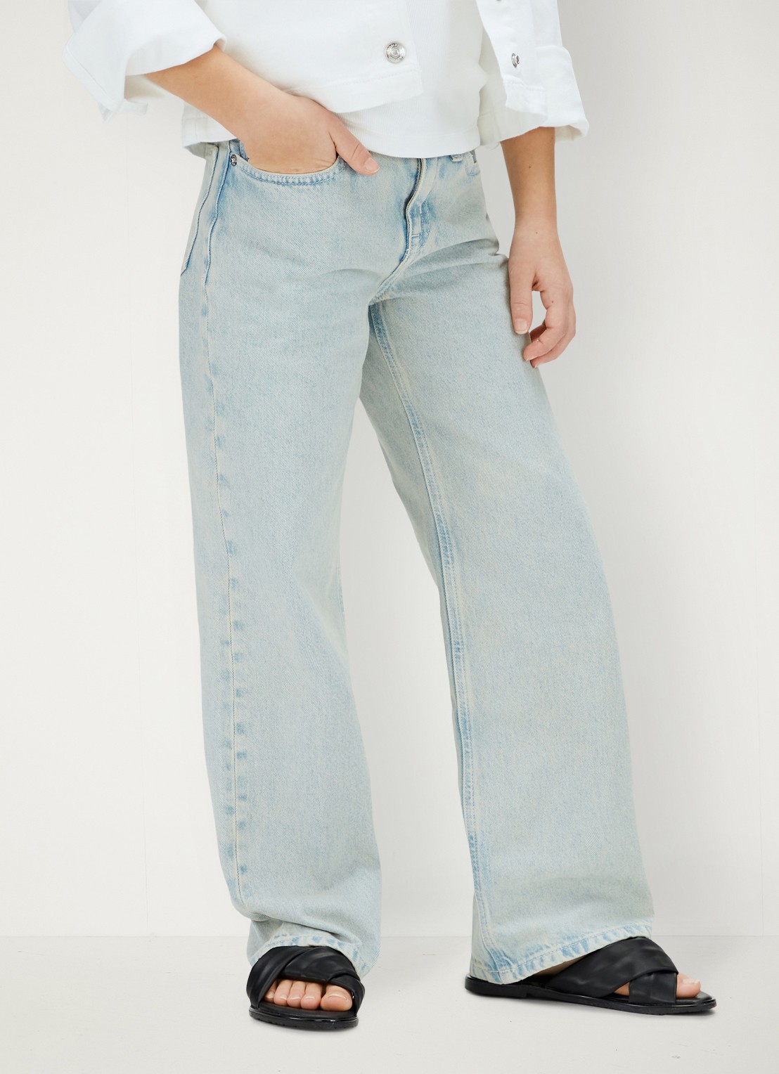 Calvin Klein Straight fit jeans met lichte wassing - detail 4 lichtblauw
