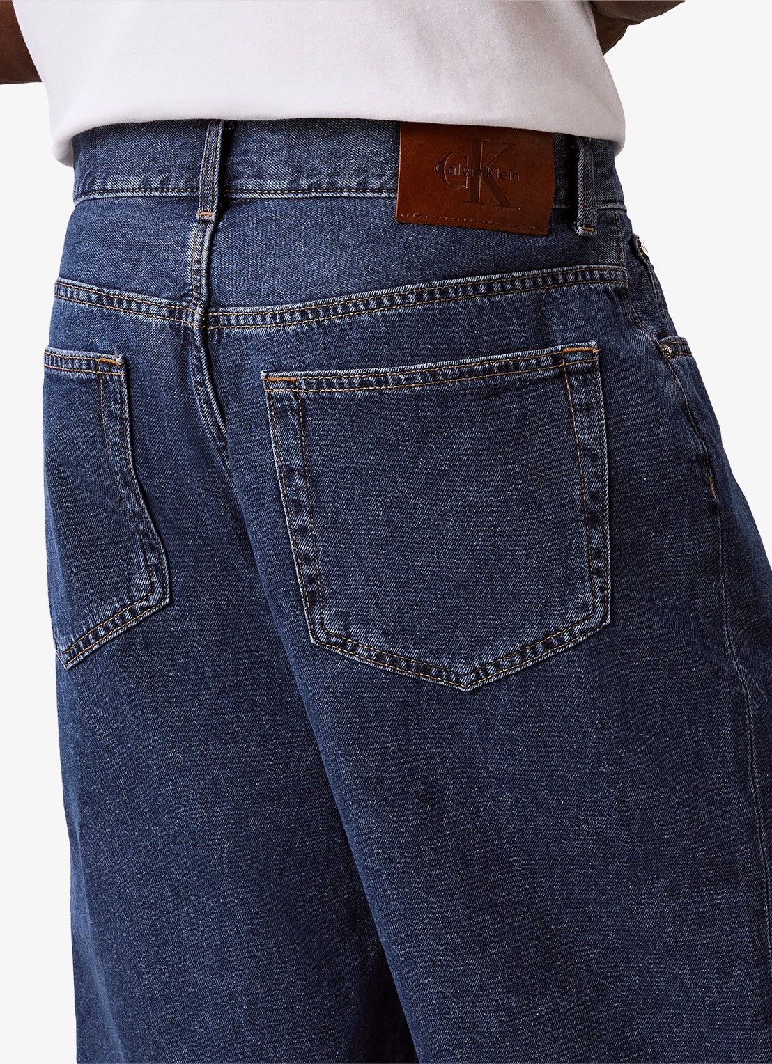 Calvin Klein Straight fit korte broek van denim met logoprint - detail 4 ck pacifico aop-zgx /  blauw