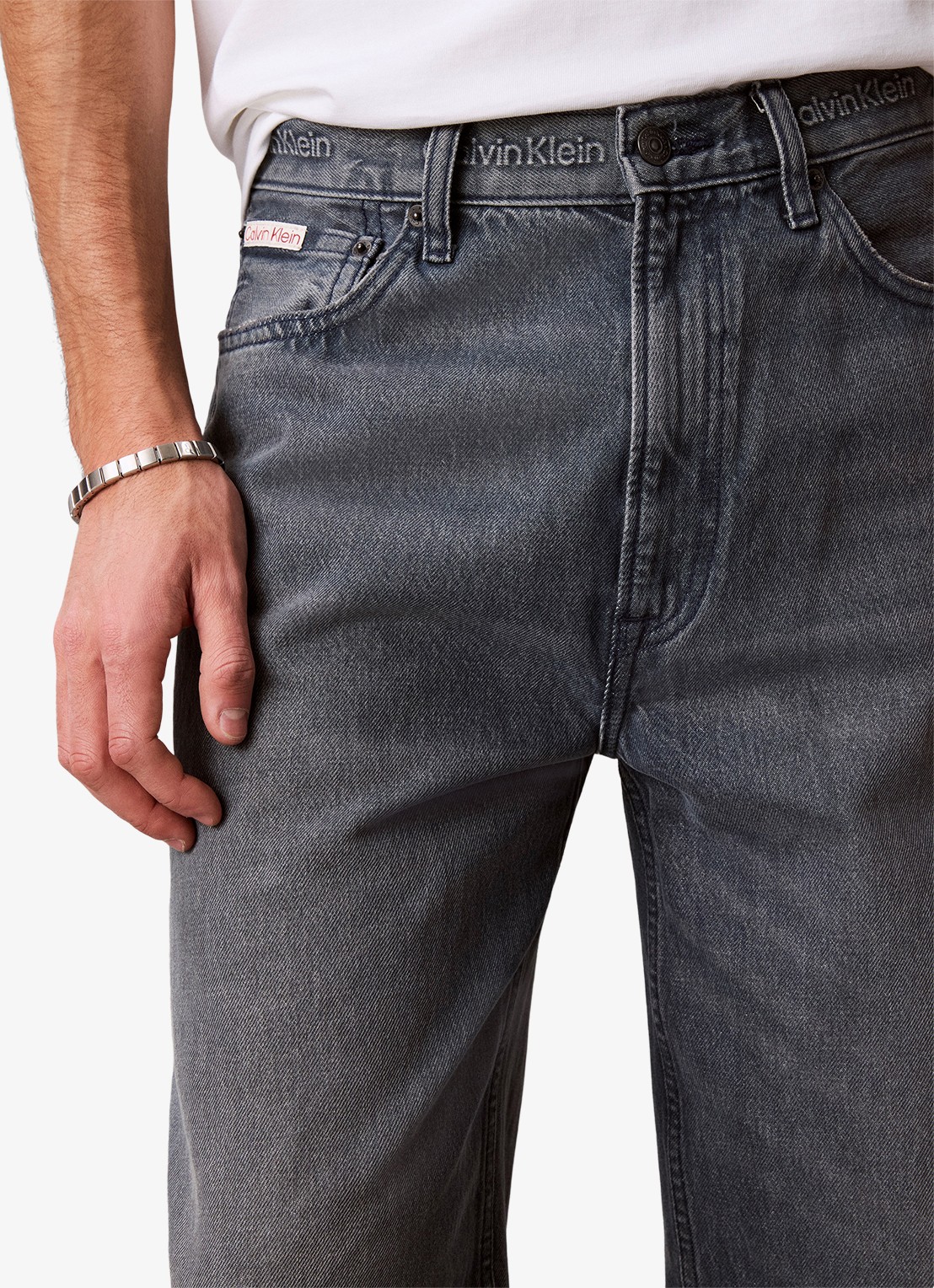 Calvin Klein Straight leg jeans met gekleurde wassing - detail 5 blauwgrijs