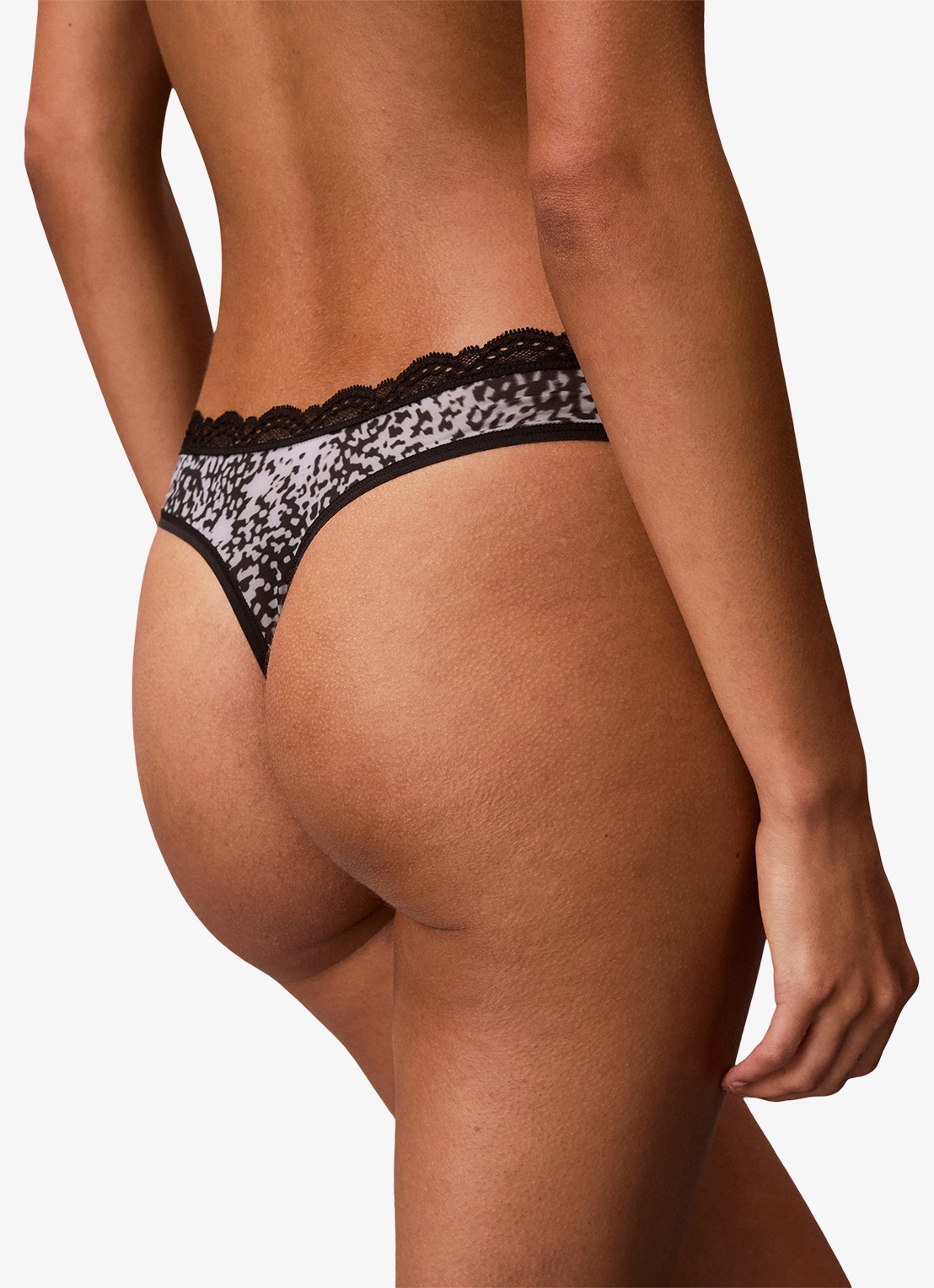 Calvin Klein String met kant - achterkant 6 animal wave black