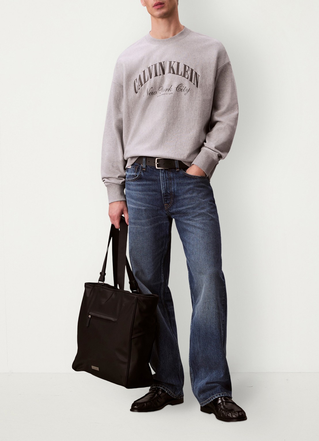 Calvin Klein Sweater met logo - voorkant 3 lichtgrijs